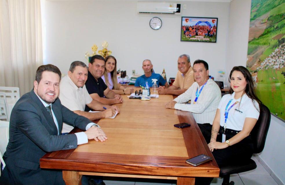 Prefeito de Ouvidor recebe visita institucional.