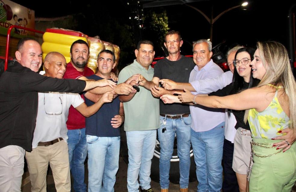 Prefeitura de Ouvidor entrega trator e plantadeira para fortalecer a agricultura local!