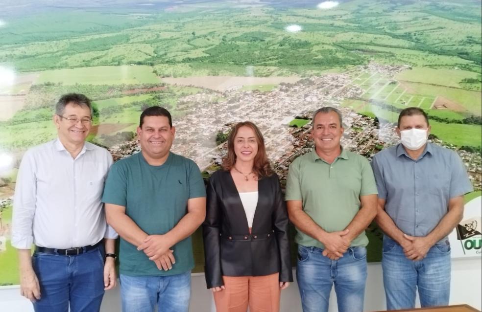 Prefeito Cebinha Nascimento, vice-prefeito Nelci Cândido, juntamente com o secretário de administração João Batista de Almeida, reuniram-se hoje pela manhã(25) com diretores da UFCAT